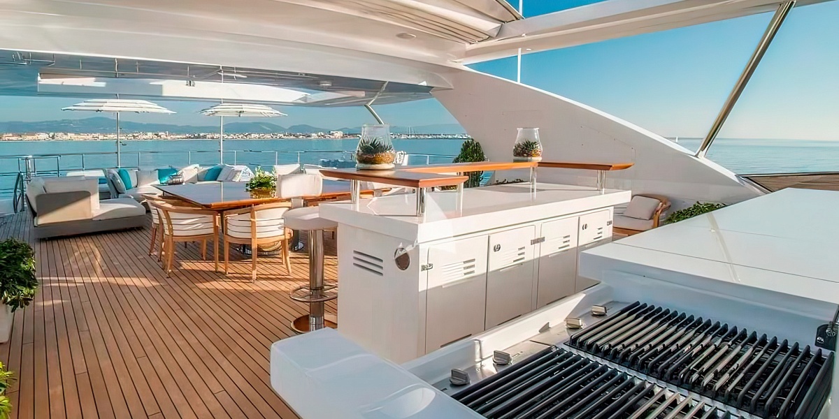 Аренда мега яхты Benetti Crystal 140 - Nela во Франции